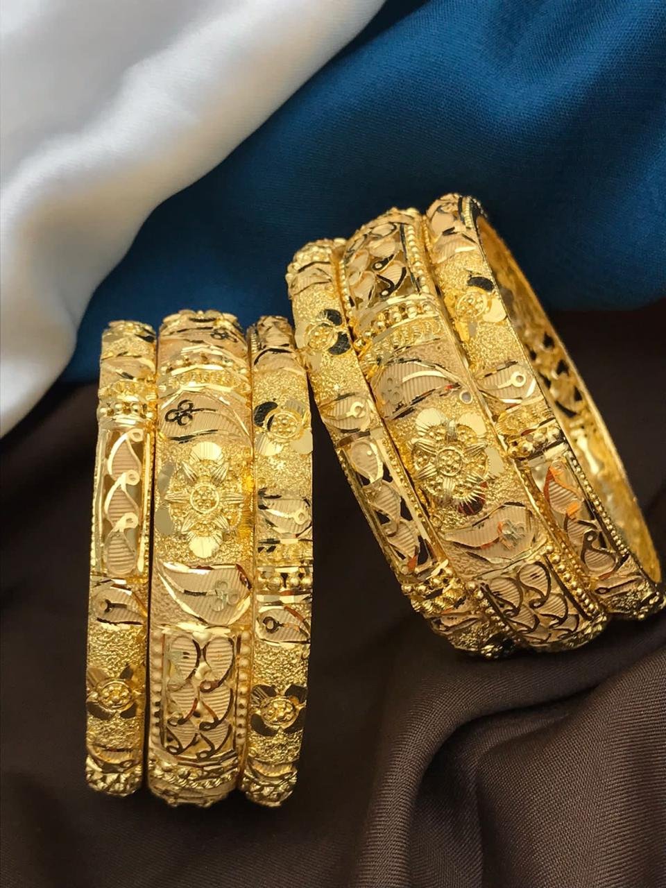 Forming Gold Bangles D640428D