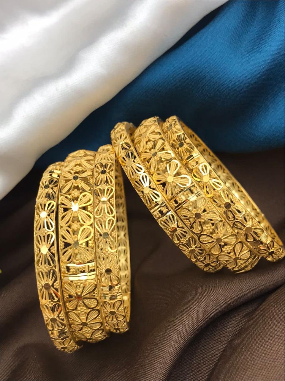 Forming Gold Bangles D640428D