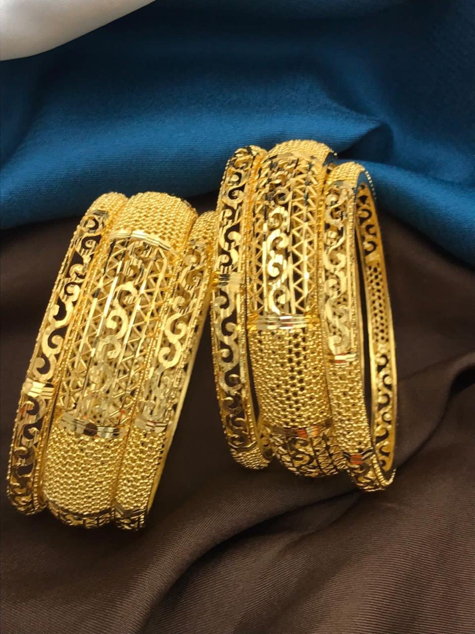 Forming Gold Bangles D640428D